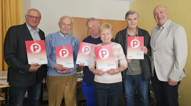 Überreichung von Ehrenzeichen an langjährige Mitglieder | Foto: PV Ludweis-Aigen