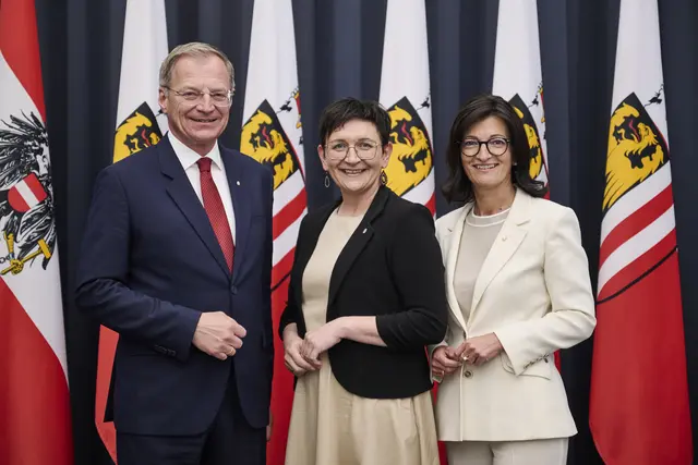 Landeshauptmann Thomas Stelzer, Neo-Landtagsabgeordnete Manuela Gschwandtner und Klubobfrau Margit Angerlehner (v.l.). | Foto: Peter Mayr