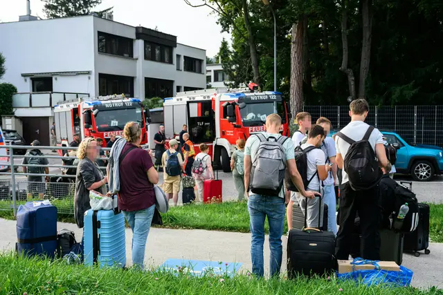 Die Geschehnisse im Wienerwaldtunnel im Juli 2025 werfen laut einem Bericht Fragen auf. Damals blieb ein ICE defekt in der Röhre liegen, die 400 Fahrgäste mussten evakuiert werden. | Foto: APA-Images / APA / MAX SLOVENCIK