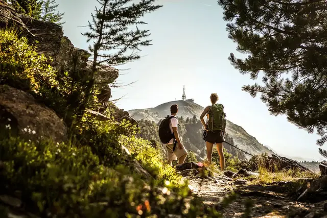 Ab Juni beginnt am Patscherkofel wieder das Veranstaltungsprogramm. Geplant sind unter anderem Sundown Yoga, Pilates, Sonntag Morgen Yoga und Sundown Dance. | Foto: Patscherkofelbahn