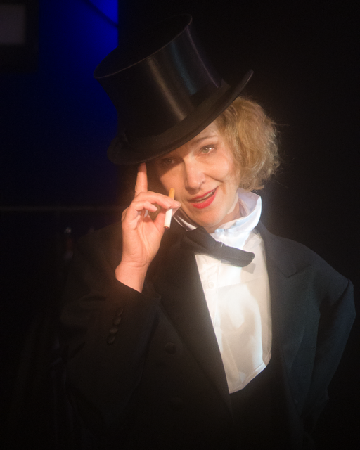 Kellertheater: Von Kopf bis Fuß auf Marlene eingestellt
