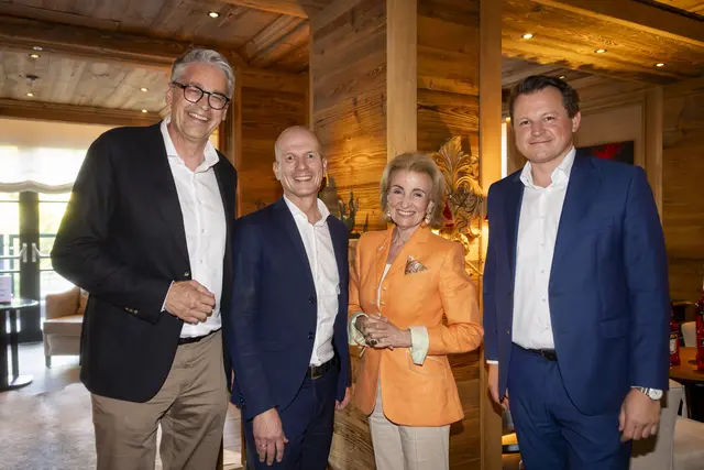 Stefan Kröll (Promedia), die Vorstände der RegionalMedien Austria Andreas Eisendle und Georg Doppelhofer mit Sacher-Hausherrin Elisabeth Gürtler. | Foto: proMedia/Hetfleisch