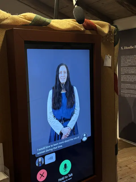M@ria, die KI-Avatarin im Museum Kaprun