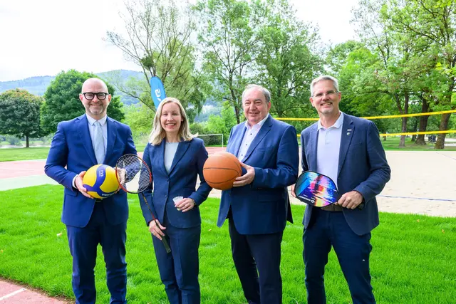 Bürgermeister Dietmar Prammer, Vizebürgermeisterin und Sportreferentin Karin Leitner, Linz AG-Generaldirektor Erich Haider und Leiter der Linz AG Bäder, Roland Heß. | Foto: Linz AG/Fotokerschi