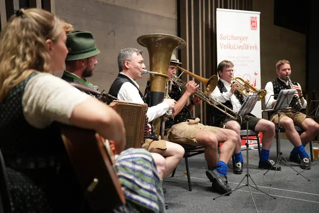 Die Bischofshofner Tanzlmusi sorgte rund um den Wettbewerb für musikalische Unterhaltung | Foto: Johannes Burger/Stadtgemeinde Bischofshofen