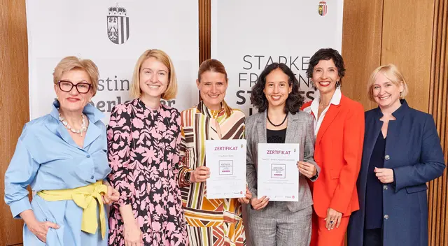 Von links: Brigitte Maria Gruber, Christine Haberlander, Karin Kolm, Andrea Navarro Quezada, Christina Pilsl und Beate Zechmeister. | Foto: Matthias Lauringer/Die Oberösterreicherin