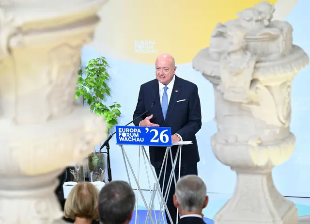 Beim Europaforum Wachau stellte Bundeskanzler Christian Stocker (ÖVP) zentrale sicherheitspolitische Forderungen der Bundesregierung vor. | Foto: APA-Images / APA / HELMUT FOHRINGER