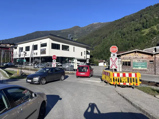 Der unbeschrankte Bahnübergang in Zell a. Z. ist ein Unfallhäufungspunkt.  | Foto: Haun