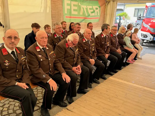 Weitere Auszeichnungen und Verdienstzeichen unterstrichen die hohe Wertschätzung für die geleistete Arbeit der Feuerwehrmitglieder. | Foto: Schultes