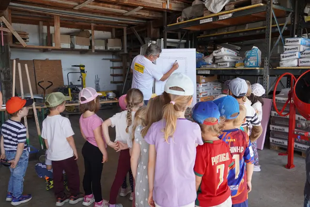 Gemeinsam mit Andrea Waha wurde ein Kinderzimmer geplant. | Foto: Jennifer Flechl / MeinBezirk