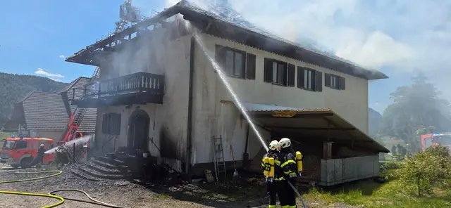 Alle Bewohner sollen das Haus selbstständig verlassen haben können. | Foto: Feuerwehr Viktring - Stein / Neudorf