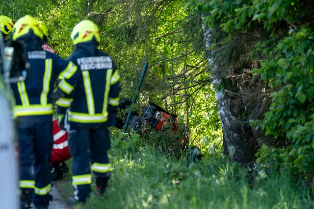 21-Jährige prallt gegen Baum, schwer verletzt nach Quad-Unfall