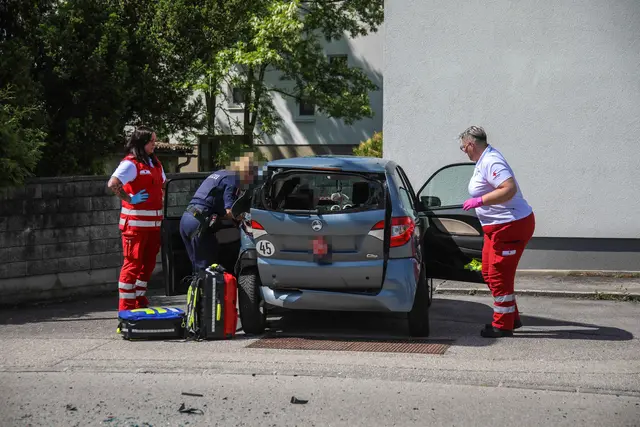 Crash mit Mopedauto fordert eine Verletzte