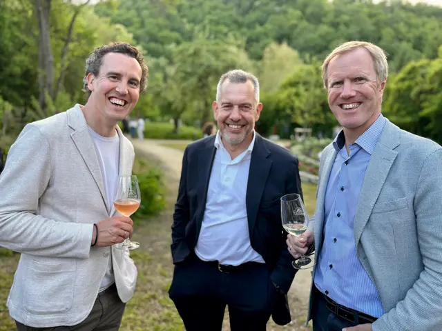 Die Kiennast-Brüder und Manfred Lehr - allesamt Unternehmer aus dem Bezirk Horn - verkosteten die neuen Weine. | Foto: Markus Kahrer