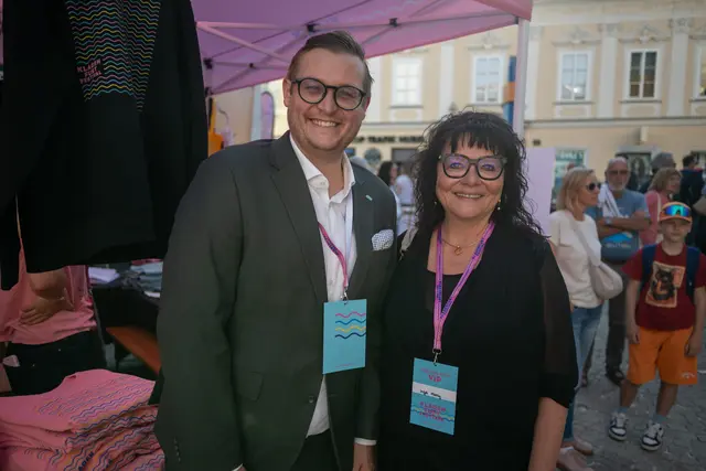 Stadtrat Julian Geier (ÖVP) mit Inga Horny (Stadtmarketing Klagenfurt) | Foto: Arnold Pöschl