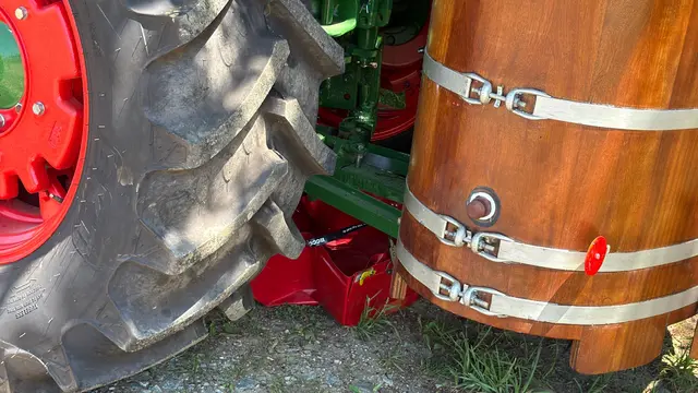 Ein geplatzter Hydraulikschlauch sorgte am Samstagvormittag zwischen Maria Taferl und Obererla für einen längeren Feuerwehreinsatz. | Foto: DOKU NÖ