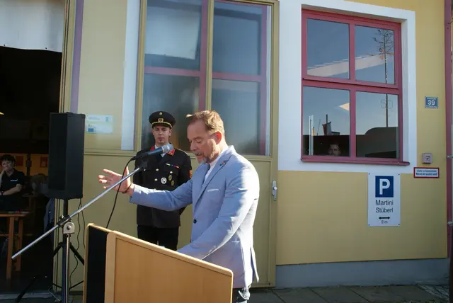 Nationalrat Michael Gmeindl überraschte den Jubiläumsverein mit einem Gedicht aus eigener Feder. | Foto: Anna Kaufmann