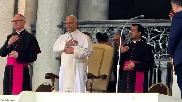 "Papa Leone" bei der Audienz vor runde 50.000 Besuchern am Petersplatz. | Foto: Herbert Bacher