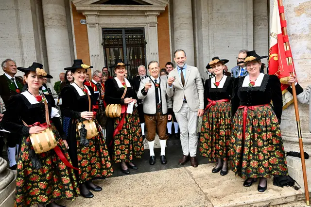 Ein weiterer großer Höhepunkt: Konzert auf der Piazza del Campidoglio in Anwesenheit von Österreichs Botschafter Michael Rendi. | Foto: Manfred Hassl