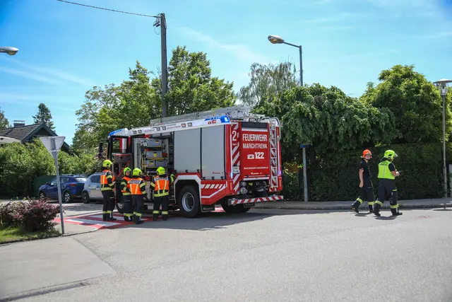 Ein Pkw krachte in Marchtrenk in das Heck eines Mopetautos – dessen Lenkerin wurde dabei verletzt. | Foto: laumat.at