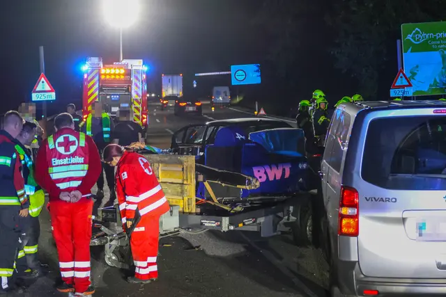 Zahlreiche Einsatzkräfte waren beim Unfall vor Ort. | Foto: laumat/Matthias Lauber