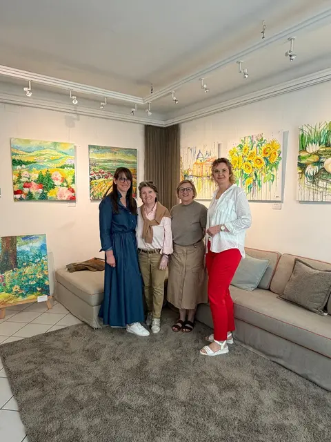 Ausstellung „Meli Art“ begeistert Besucherinnen aus Kultur und Stadtpolitik