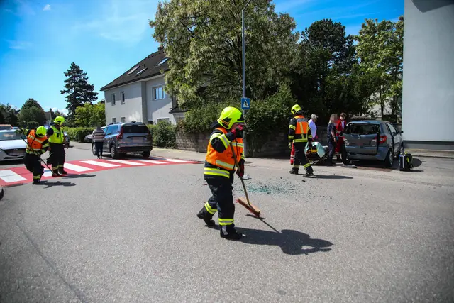 Ein Pkw krachte in Marchtrenk in das Heck eines Mopetautos – dessen Lenkerin wurde dabei verletzt. | Foto: laumat.at