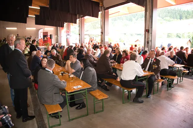 Menschen beim Feiern
