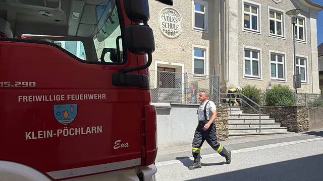 Die Freiwillige Feuerwehr Klein Pöchlarn wurde am Samstag zu einer Tierrettung bei der Volksschule alarmiert. | Foto: DOKU NÖ