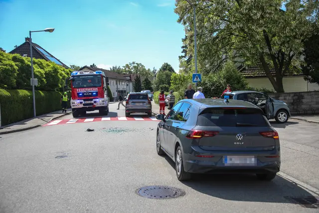 Ein Pkw krachte in Marchtrenk in das Heck eines Mopetautos – dessen Lenkerin wurde dabei verletzt. | Foto: laumat.at