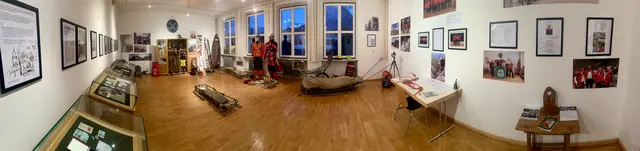 Die Ausstellung im Kulturhaus Ganghofermuseum zeigt schwierige Einsätze der Vergangenheit, die Entwicklung der Ausbildung, Ausrüstung und der Gerätschaften bis in die heutige Zeit. | Foto: Krug