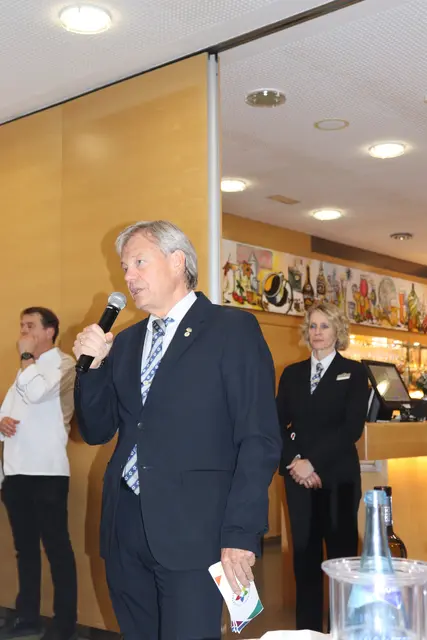 Der Fachvorstand, Peter Dornauer, informierte über erfolgreiche Teilnahmen an Wettbewerben und spannende In- und Auslandseinsätze.  | Foto: Elisabeth Zangerl