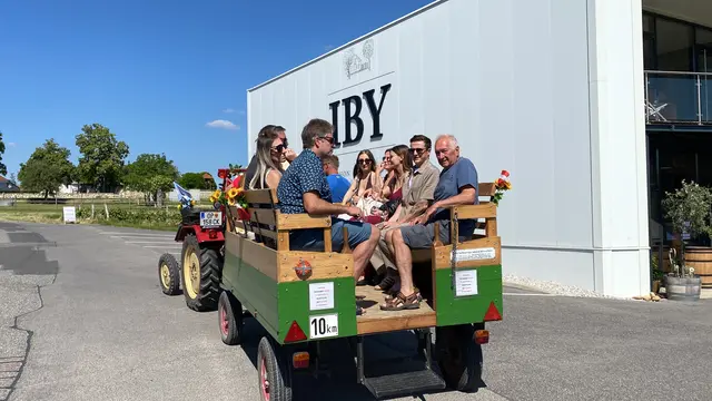 Die geliebten Oldtimer-Traktoren waren natürlich auch wieder im Einsatz. | Foto: Gesa Buzanich