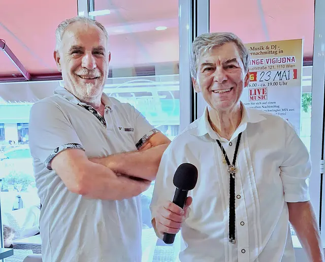 Hausherr Zekir Abazi und Alfred Pertl beim Schlagernachmittag in der Café Lounge Vigijona – Eissalon al-bano | Foto: Alfred Pertl Music