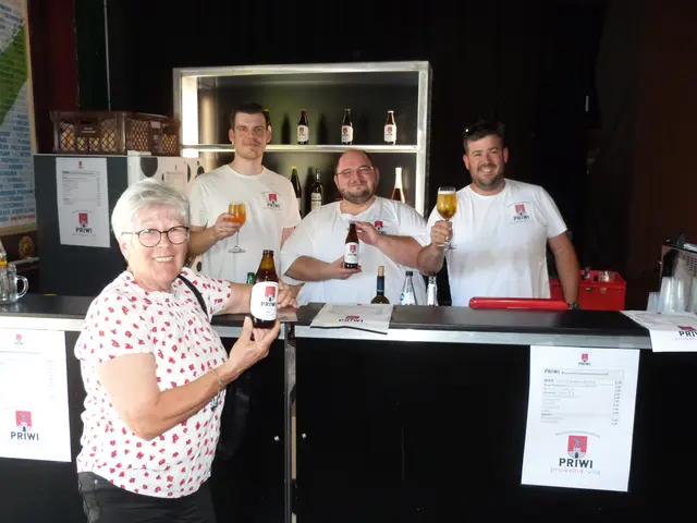 Der Brauverein Lutzmannsburg bot voller Freude ihre selbstgebrauten Bierspezialitäten "PRIWI" an.  | Foto: Vanessa Wittmann