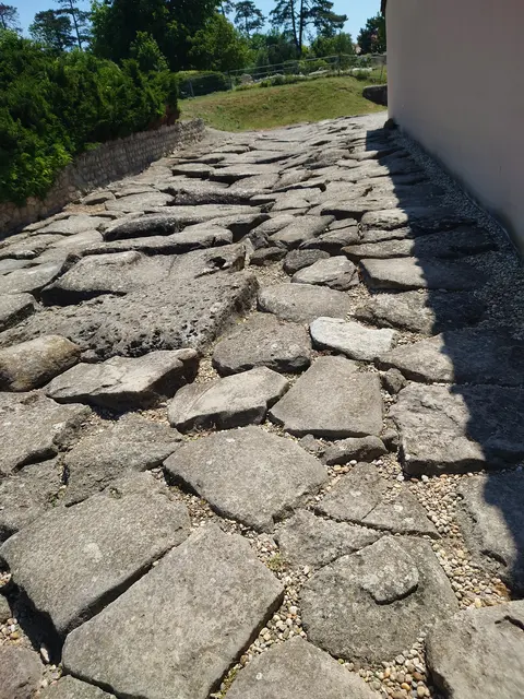 Viele dieser Steine haben als Straße fast 2.000 Jahre auf dem Buckel