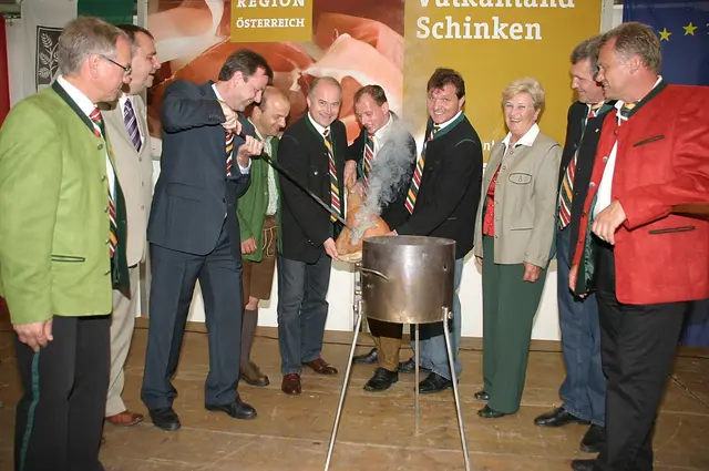 Ziu sehen ist eine feierliche Brandmarkung eines Schinkens