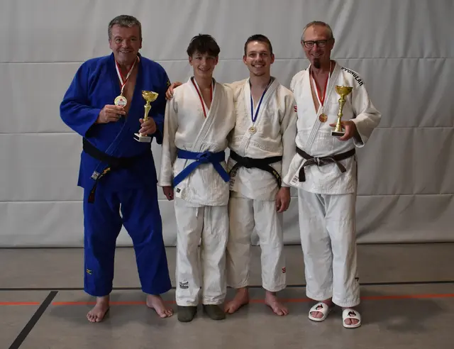 Die platzierten Luftenberger Judoka vom Turnier in Gallneukirchen. V.li. Gerhard Sejk, Leopold u. Simon Gemeinhardt u. Christian Reischl.