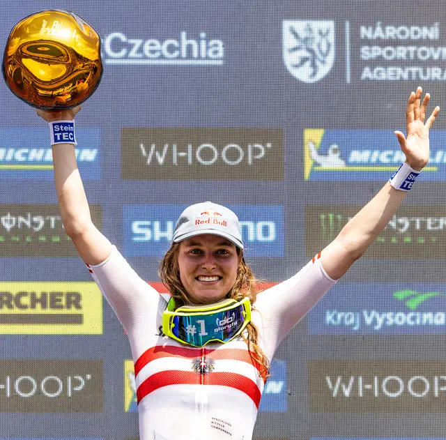 Laura Stigger jubelte über ihren Sieg im Cross Country von Nove Mesto. | Foto: Ernst Lorenzi