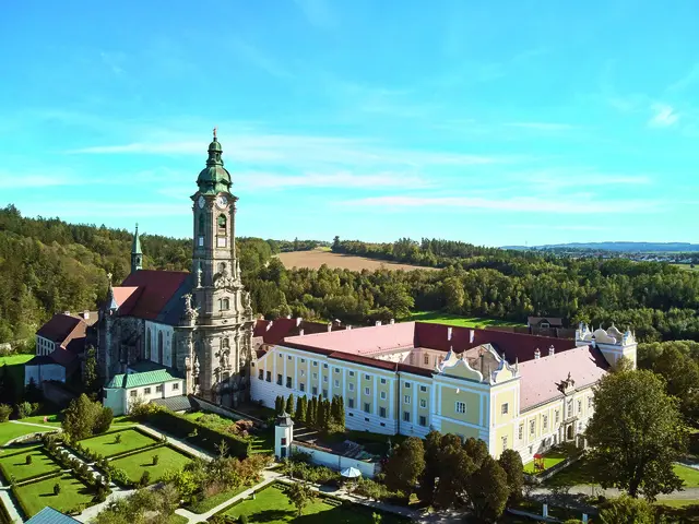 Feierliche Eröffnung des Abteihofes in Stift Zwettl