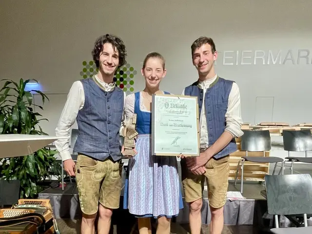 Klara Mißebner aus Langenwang mit Harmonika Award geehrt