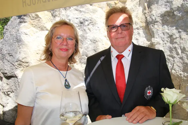 Claudia und Werner Krischka - Präsident des Roten Kreuz Burgenland, war ebenfalls gekommen.  | Foto: Eduard Wimmer