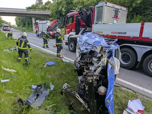 Die Stadtfeuerwehr Oberwart barg das Unfallfahrzeug. | Foto: Stadtfeuerwehr Oberwart