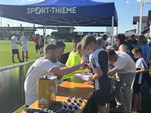 Autogramme schreiben nach dem Spiel | Foto: MeinBezirk Perg/Köck