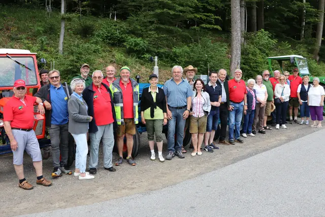 Ein Gruppenfoto der Teilnehmenden vor der Abfahrt | Foto: Gerhard Langmann