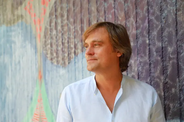 In seinem jüngsten Buch entführt Stefan Maiwald in eine Welt voller Wärme, Humor und Lebenslust. | Foto: Bogenberger