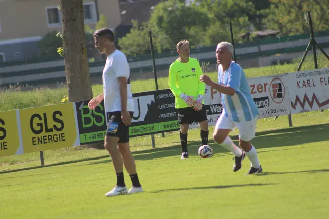 Wolfgang Knaller, davor Peter Riedl von den Oldstars Naarn | Foto: MeinBezirk Perg/Köck