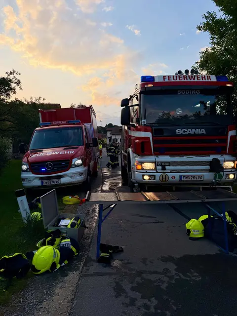 Die Einsatzkräfte waren rasch vor Ort, verletzt wurde zum Glück niemand. | Foto: FF Köppling