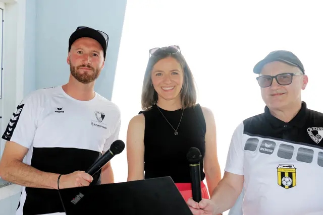 Die Moderatoren Lukas Rumetshofer, Karoline Ploberger und "Rapidwirt" Charly Wendtner. | Foto: Karl Buchmayr