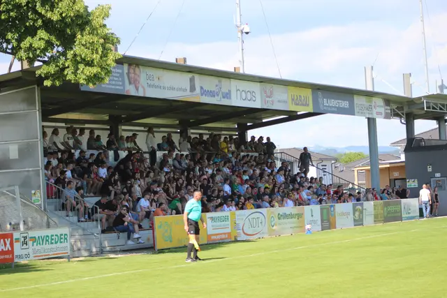 Volle Tribüne | Foto: MeinBezirk Perg/Köck